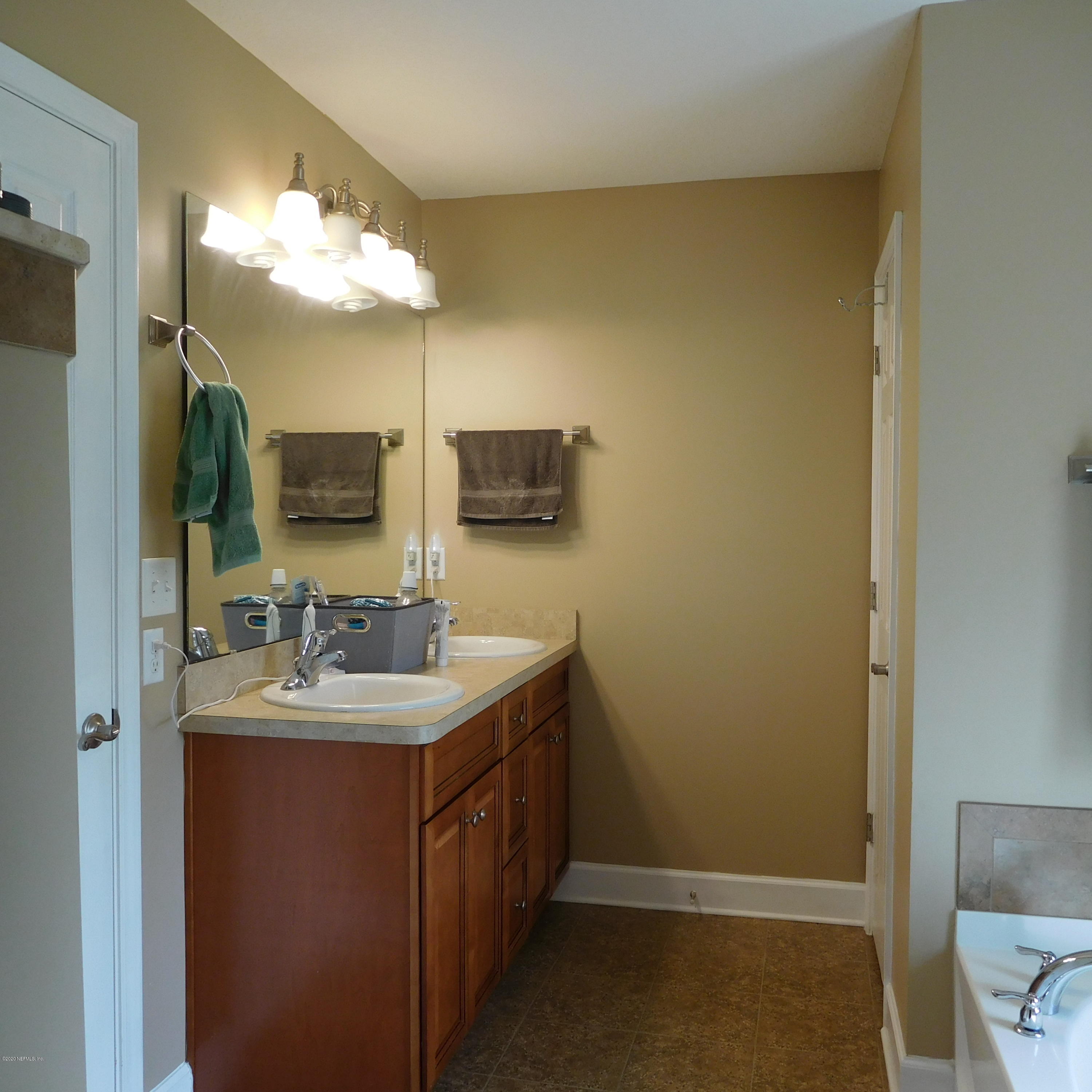 43366 Red Dirt Ridge Trail Callahan, FL 32011 - Photo 18 of 34 Master Bathroom