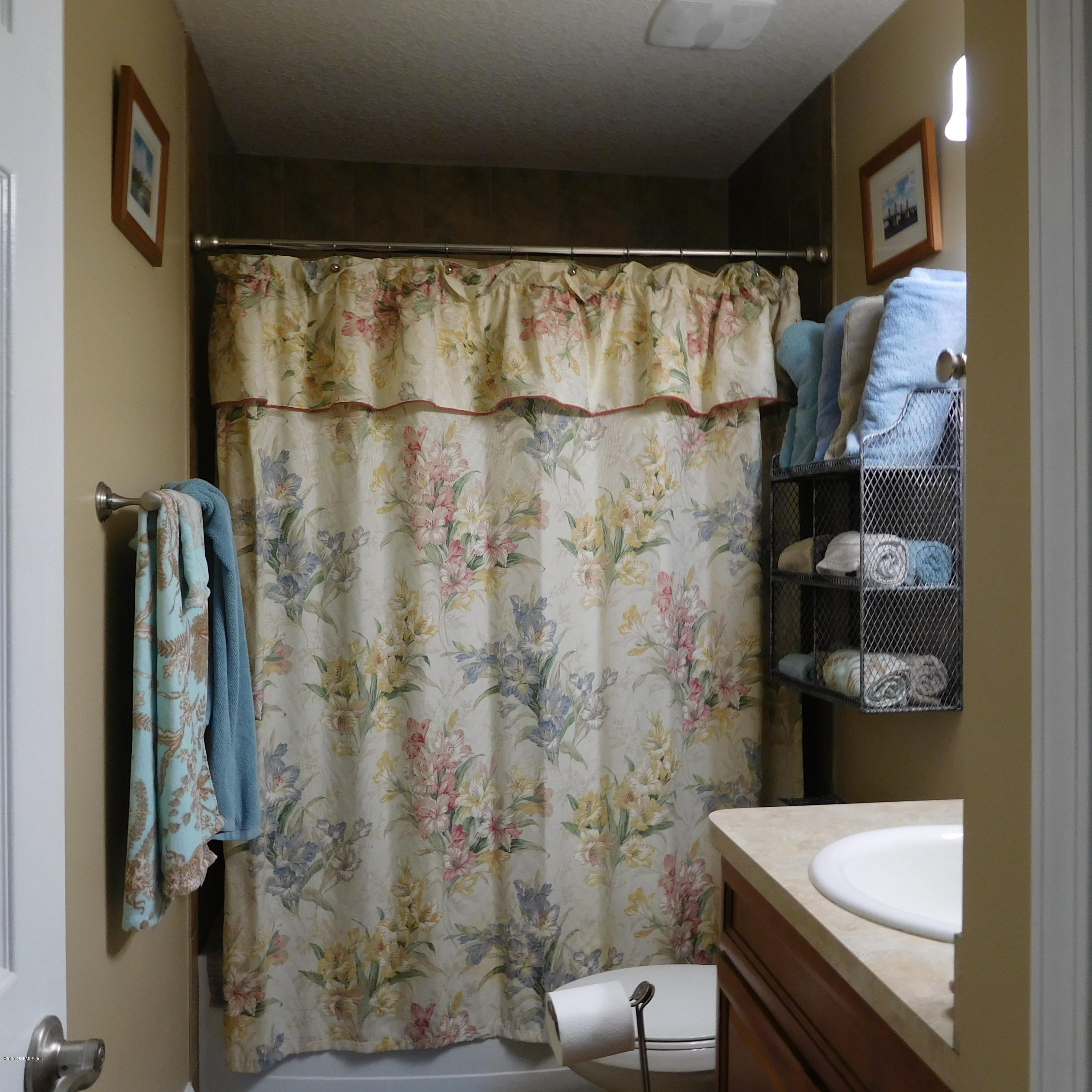 43366 Red Dirt Ridge Trail Callahan, FL 32011 - Photo 25 of 34 Guest Bathroom