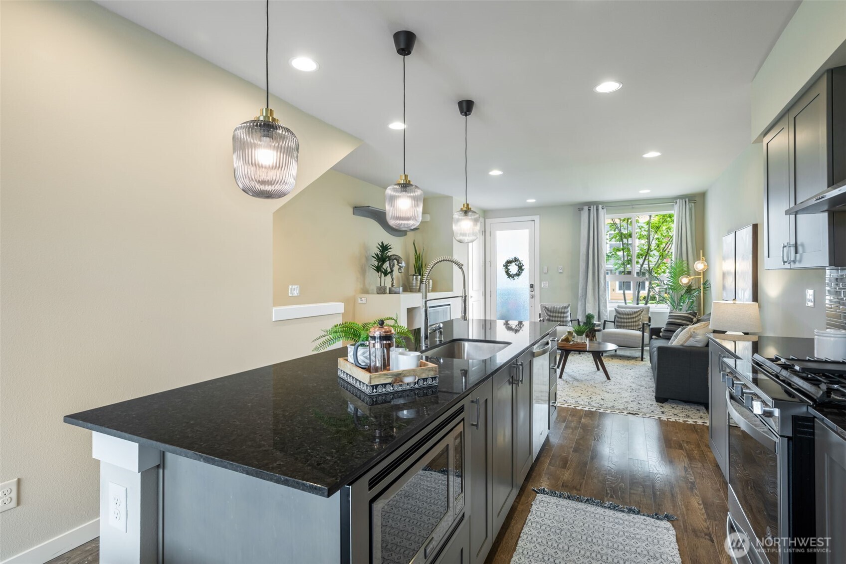 9725 10th Place Southwest Seattle, WA 98106 - Photo 11 of 40