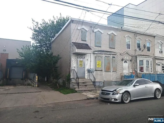 a car parked in front of a white house