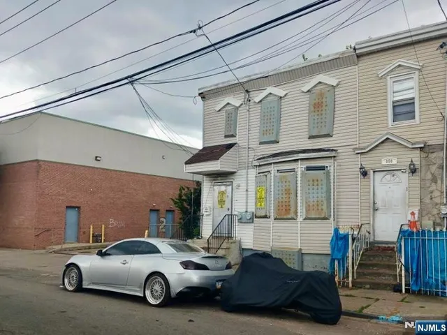 a car parked in front of a building