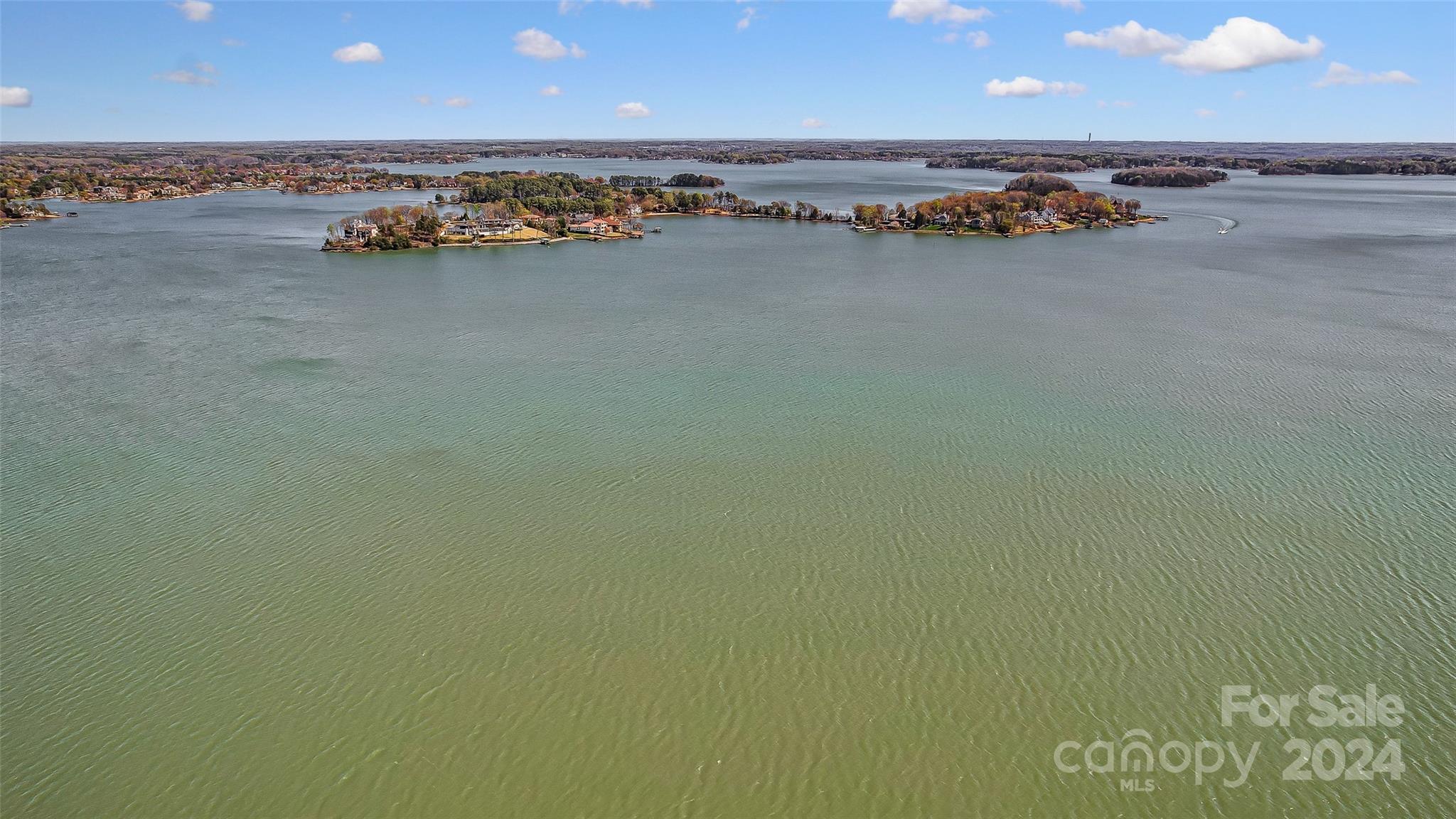 8303 Luckey Point Road Denver, NC 28037 - Photo 9 of 40 an empty room with ocean view