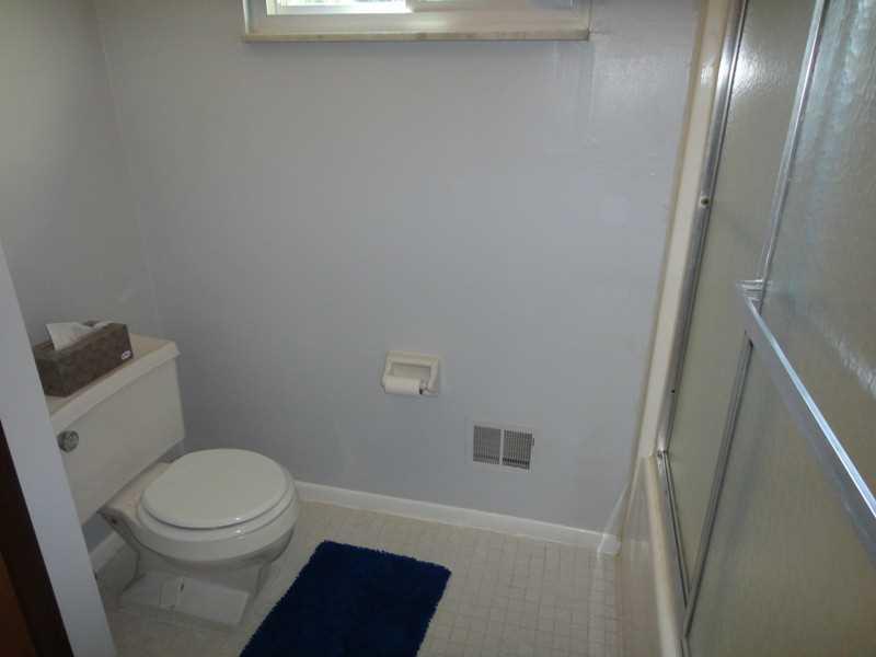 87 Locust Ridge Drive Pittsburgh, PA 15209 - Photo 17 of 25 Full Bath.