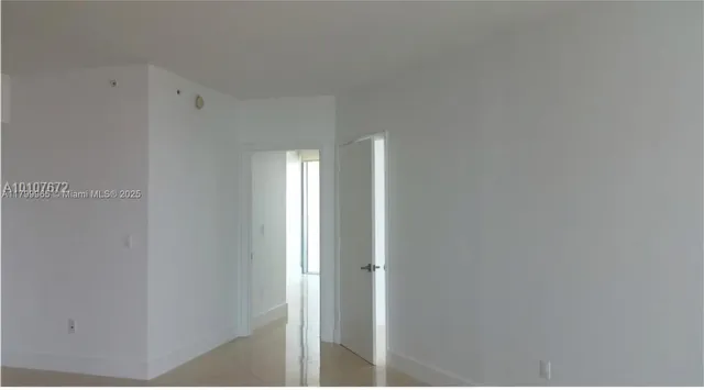 a view of entryway with fan