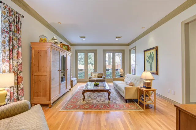 $4,000 | 6811 Staffordshire, Houston, TX 77030