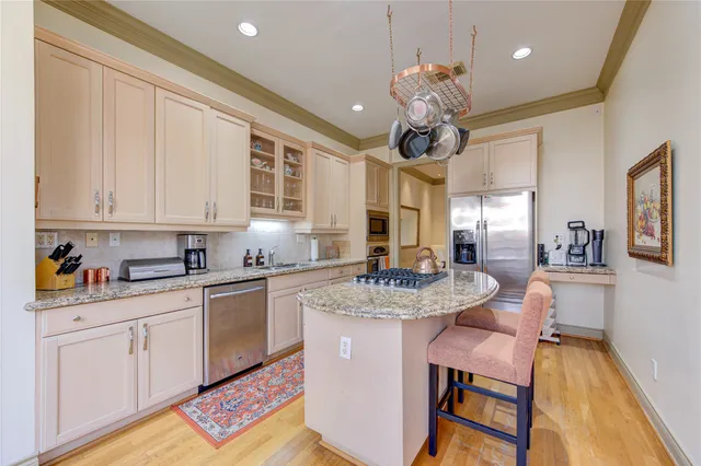 $4,000 | 6811 Staffordshire, Houston, TX 77030