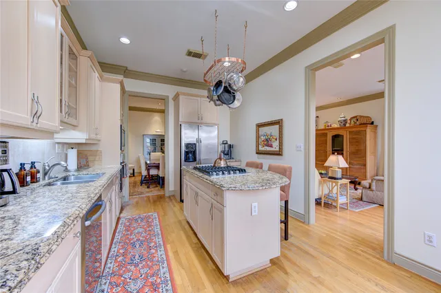 $4,000 | 6811 Staffordshire, Houston, TX 77030