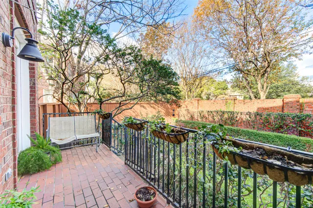 $4,000 | 6811 Staffordshire, Houston, TX 77030