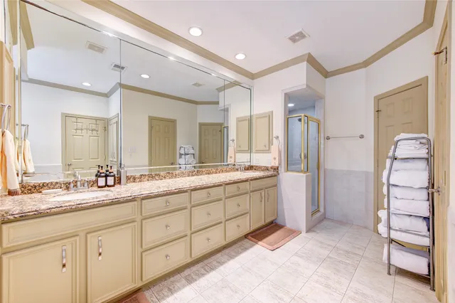 $4,000 | 6811 Staffordshire, Houston, TX 77030