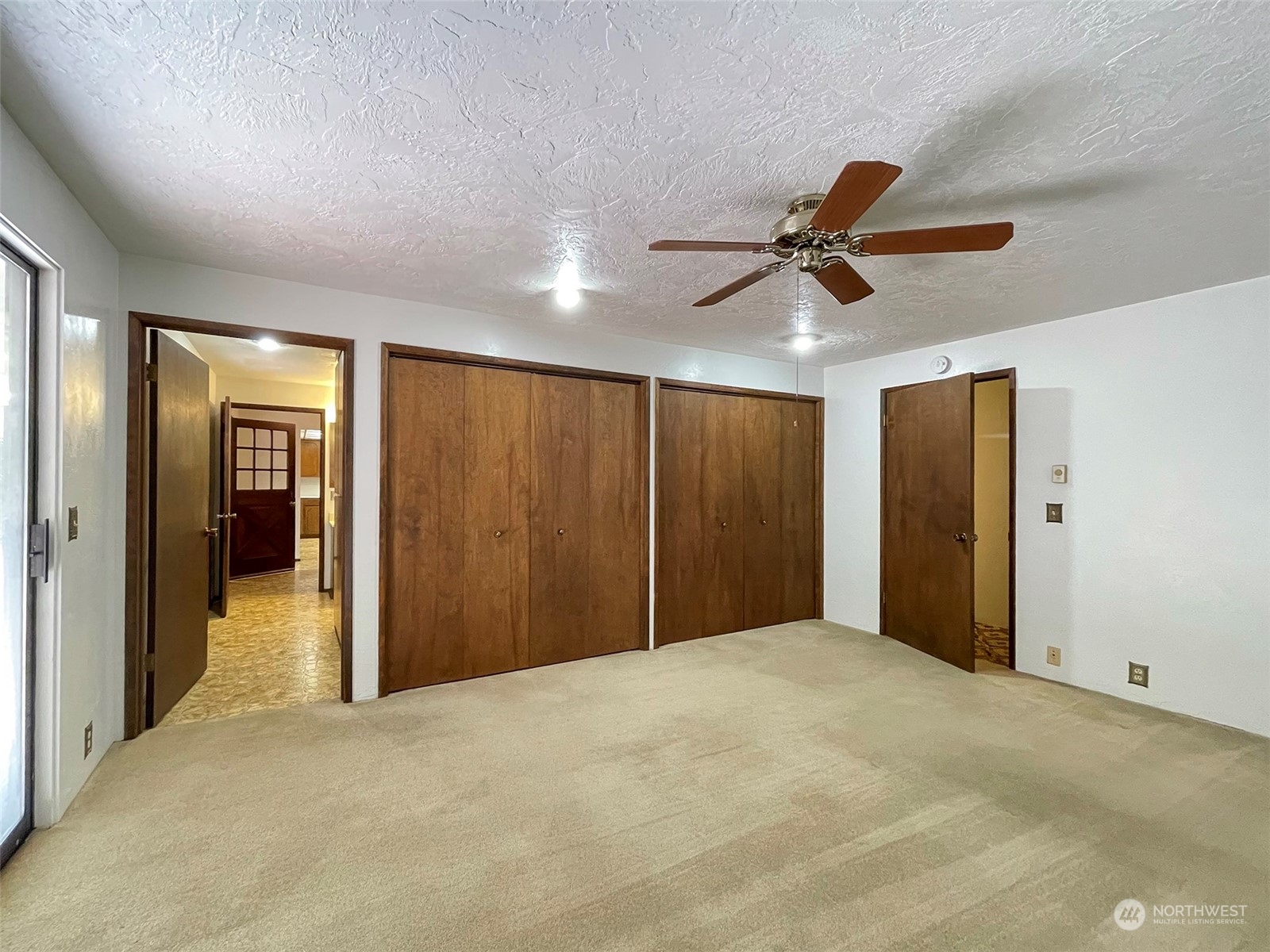 104 Waldo Road Sequim, WA 98382 - Photo 25 of 40 a view of a livingroom with a ceiling fan and a chandelier fan