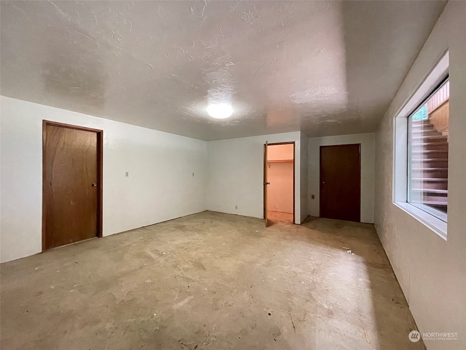 104 Waldo Road Sequim, WA 98382 - Photo 32 of 40 an empty room with windows and closet