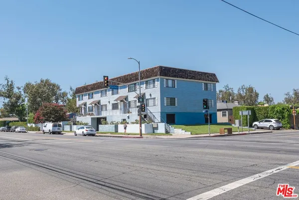 $2,650 | 11701 Oxnard Street, North Hollywood, CA 91606