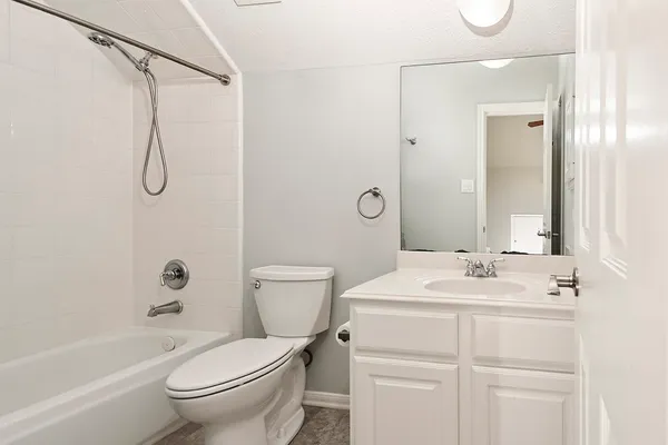 $879,000 | 6 Thornbush Place, The Woodlands, TX 77381