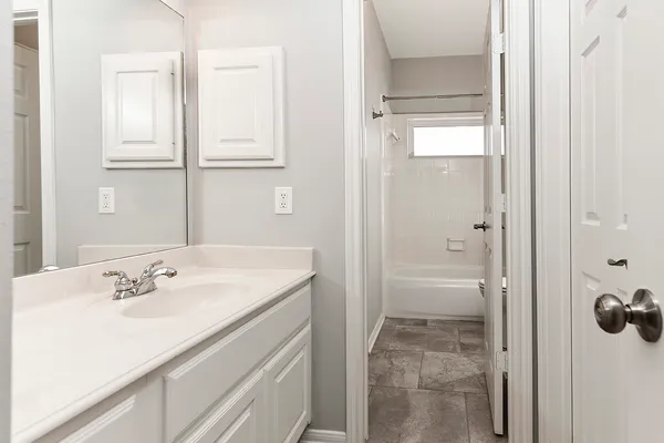 $879,000 | 6 Thornbush Place, The Woodlands, TX 77381