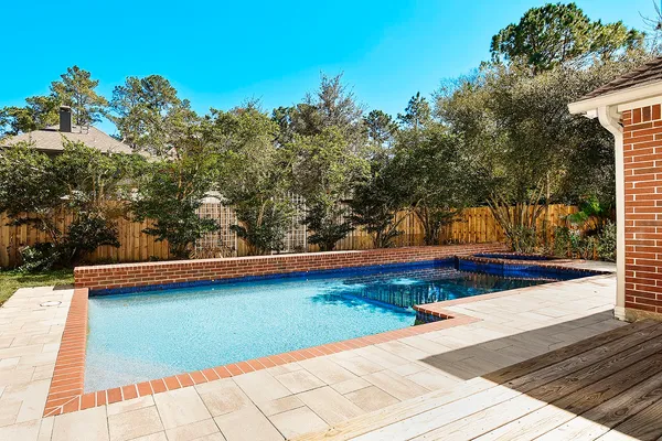 $879,000 | 6 Thornbush Place, The Woodlands, TX 77381