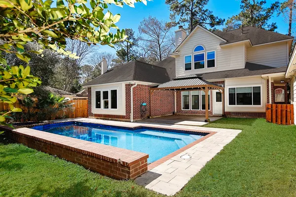 $879,000 | 6 Thornbush Place, The Woodlands, TX 77381