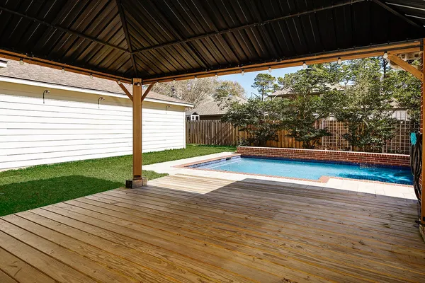 $879,000 | 6 Thornbush Place, The Woodlands, TX 77381