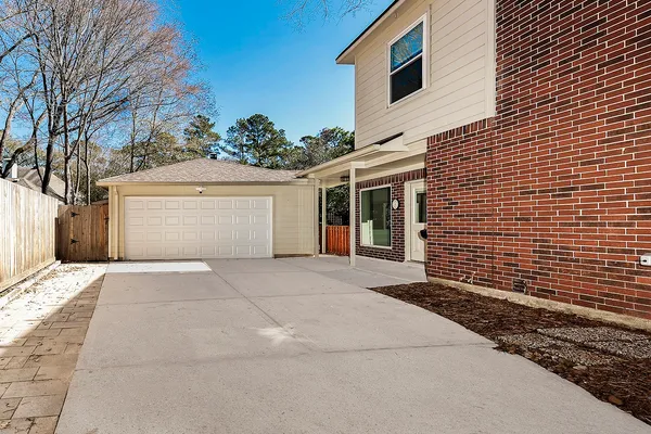 $879,000 | 6 Thornbush Place, The Woodlands, TX 77381