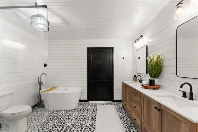 a view of a lake with houses