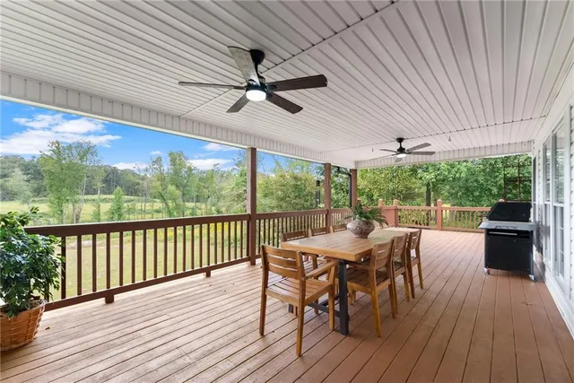 a view of parking area