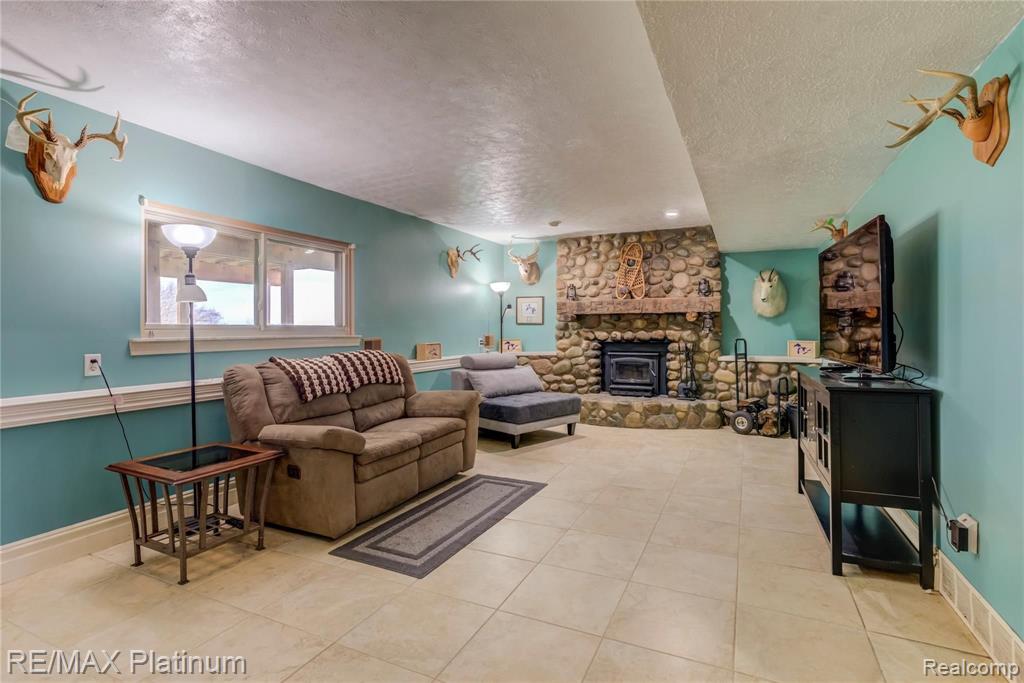 15580 Graves Road Pinckney, MI 48169 - Photo 22 of 29