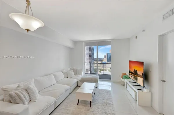 $3,550 | 185 Southwest 7th Street, Unit 2303, Miami, FL 33130