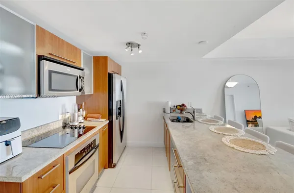 $3,550 | 185 Southwest 7th Street, Unit 2303, Miami, FL 33130