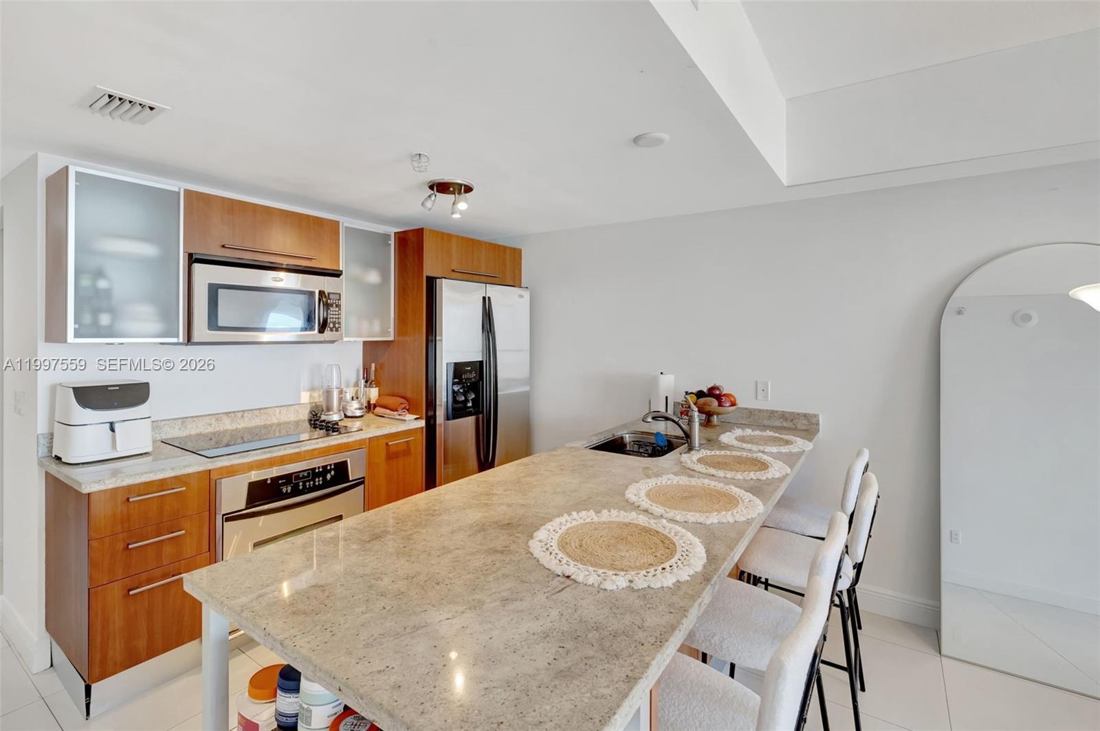 185 Southwest 7th Street, Unit 2303 Miami, FL 33130 - Photo 13 of 40 a kitchen that has a stove and a refrigerator