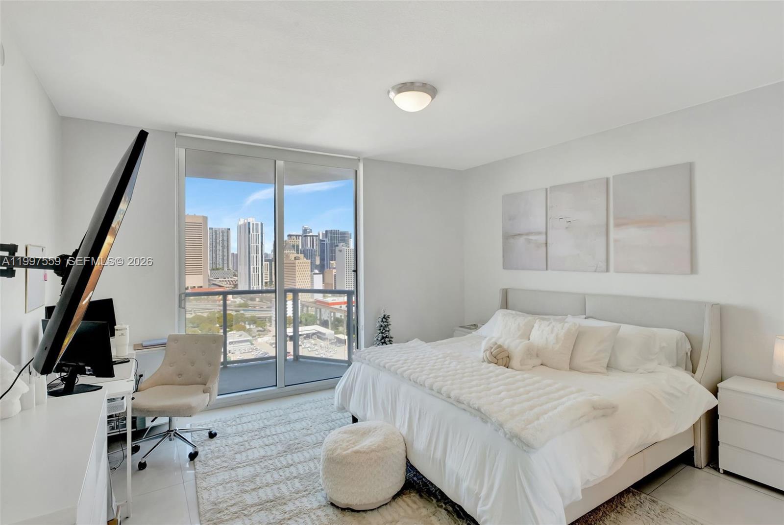 185 Southwest 7th Street, Unit 2303 Miami, FL 33130 - Photo 20 of 40 a bedroom with a bed and wooden floor