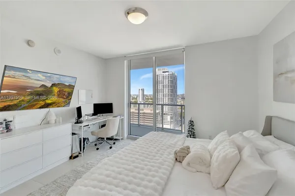 $3,550 | 185 Southwest 7th Street, Unit 2303, Miami, FL 33130