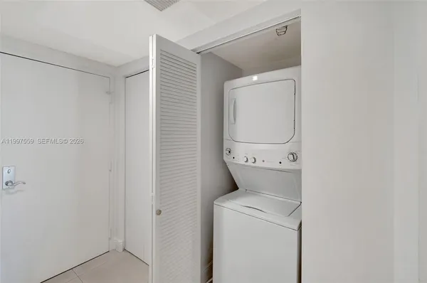 $3,550 | 185 Southwest 7th Street, Unit 2303, Miami, FL 33130