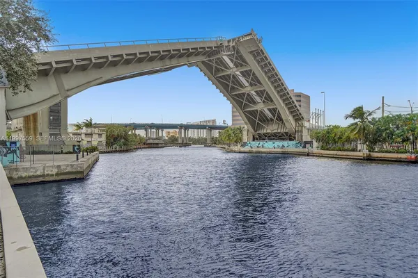 $3,550 | 185 Southwest 7th Street, Unit 2303, Miami, FL 33130