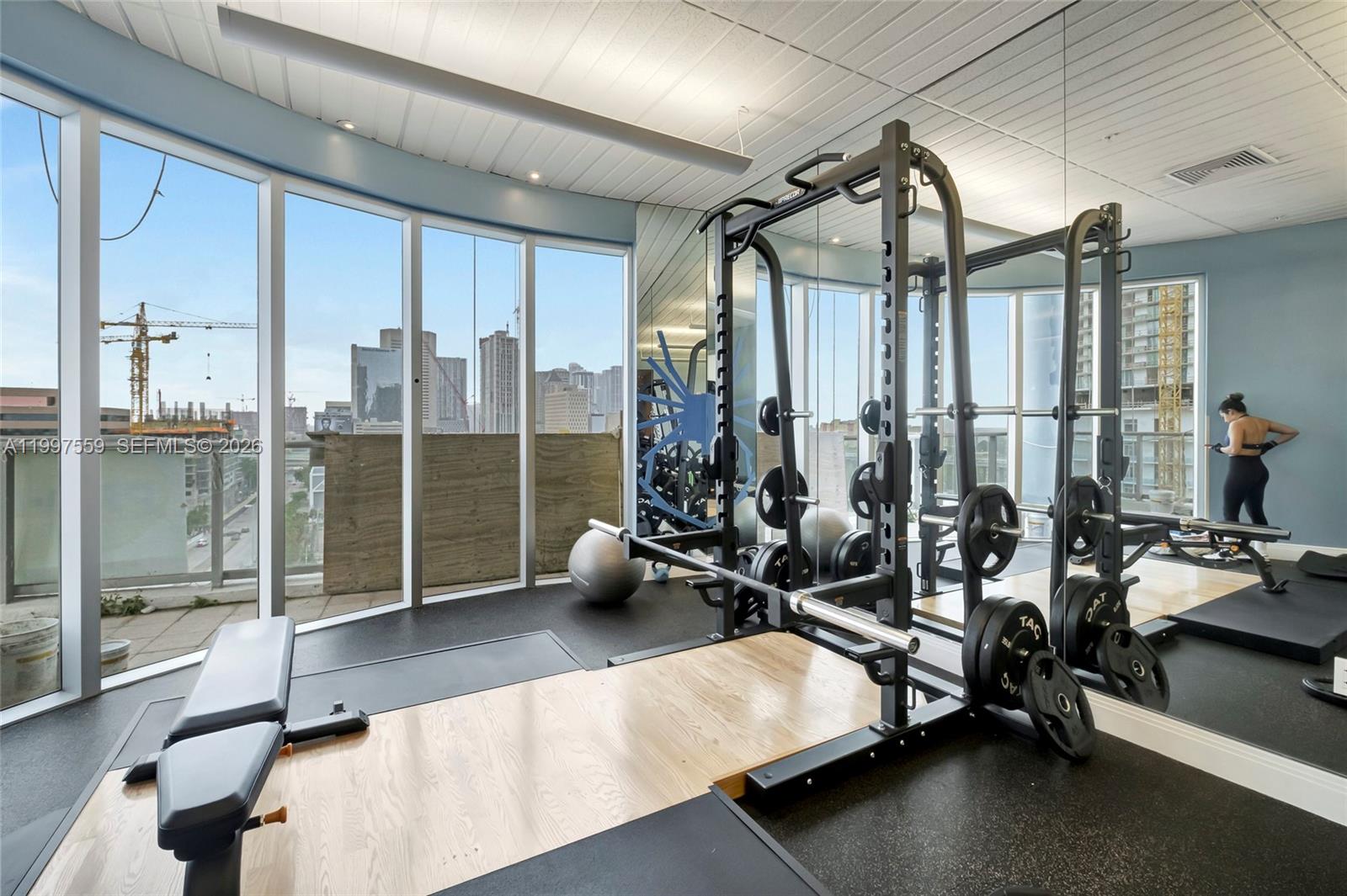 185 Southwest 7th Street, Unit 2303 Miami, FL 33130 - Photo 38 of 40 a view of a room with gym equipment