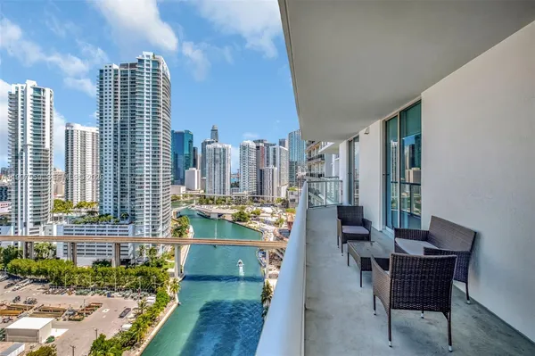 $3,550 | 185 Southwest 7th Street, Unit 2303, Miami, FL 33130