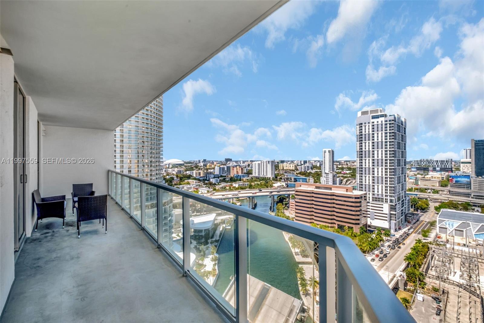 185 Southwest 7th Street, Unit 2303 Miami, FL 33130 - Photo 6 of 40 a balcony with city view