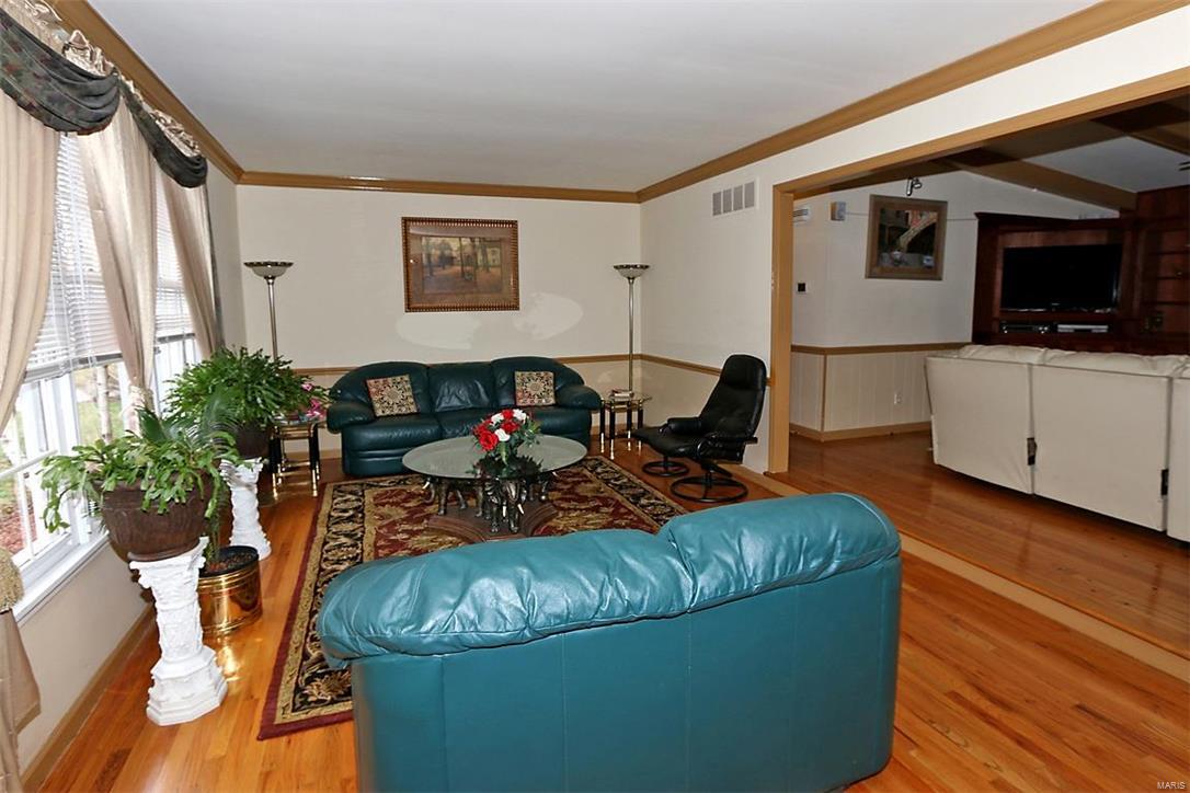 34 Williamsburg Road St. Louis, MO 63141 - Photo 4 of 41 Gallery Image 4