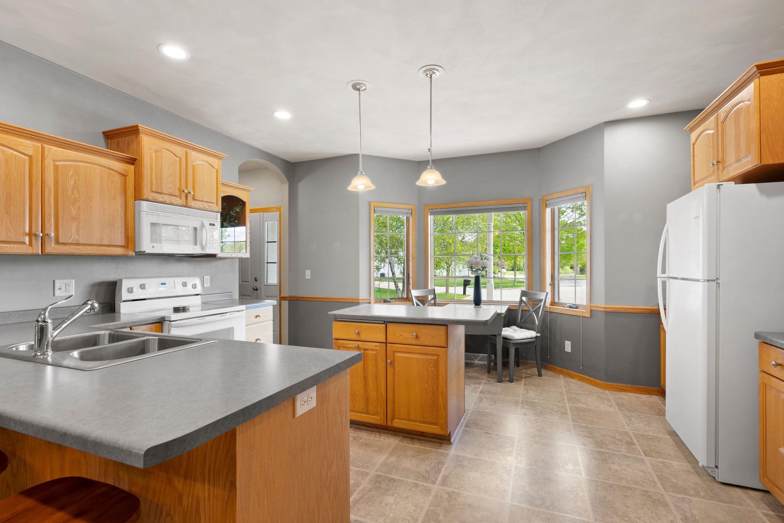 3700 Hampton Court Appleton, WI 54915 - Photo 8 of 53