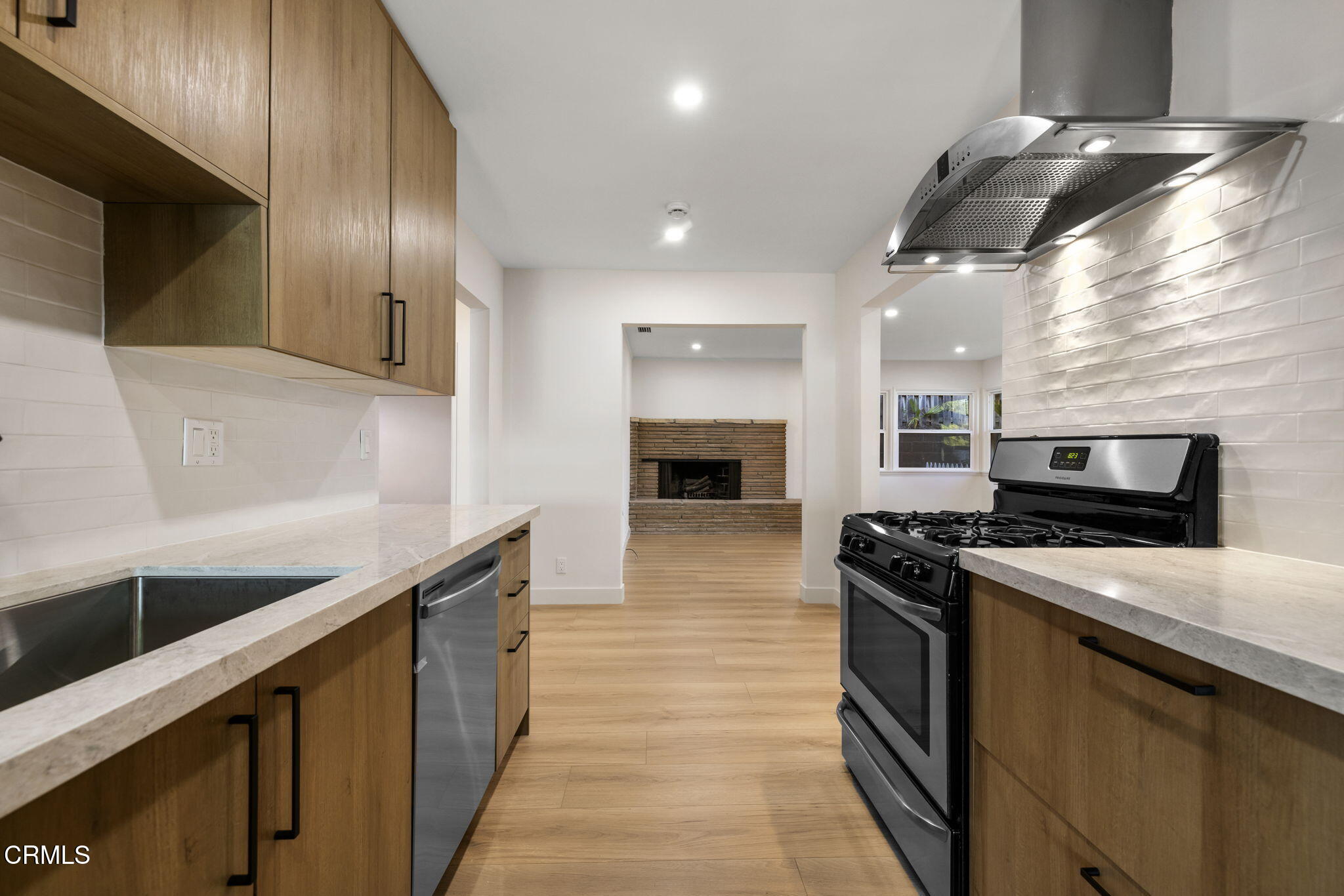 3644 Stancrest Drive, Unit A Glendale, CA 91208 - Photo 4 of 7 20-web-or-mls-IMG_5870