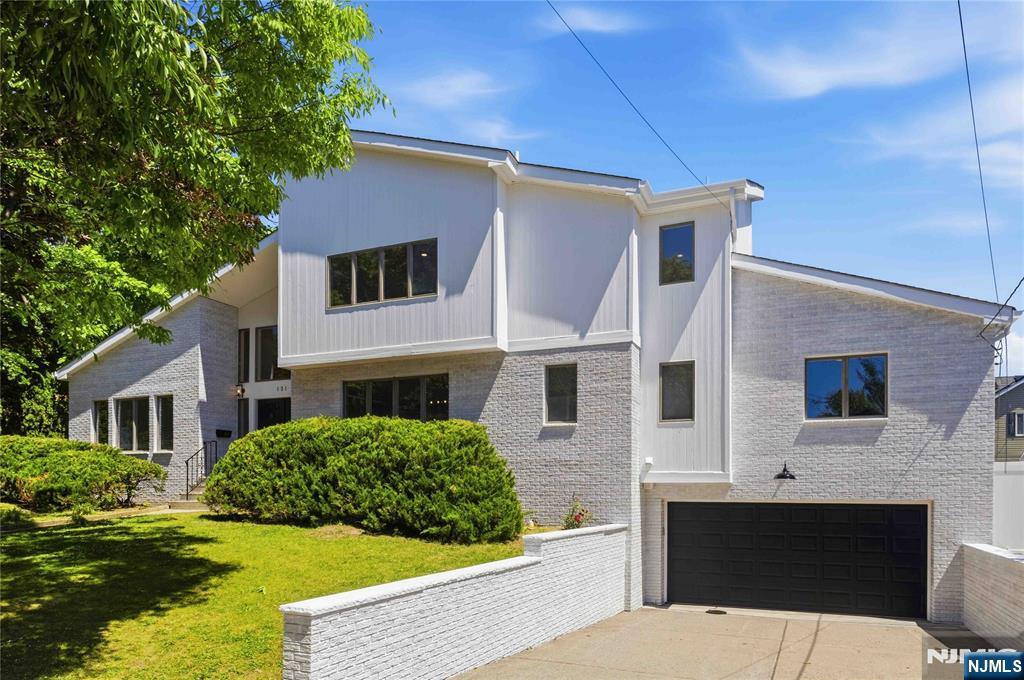 131 Haase Avenue Paramus, NJ 07652 - Photo 2 of 50