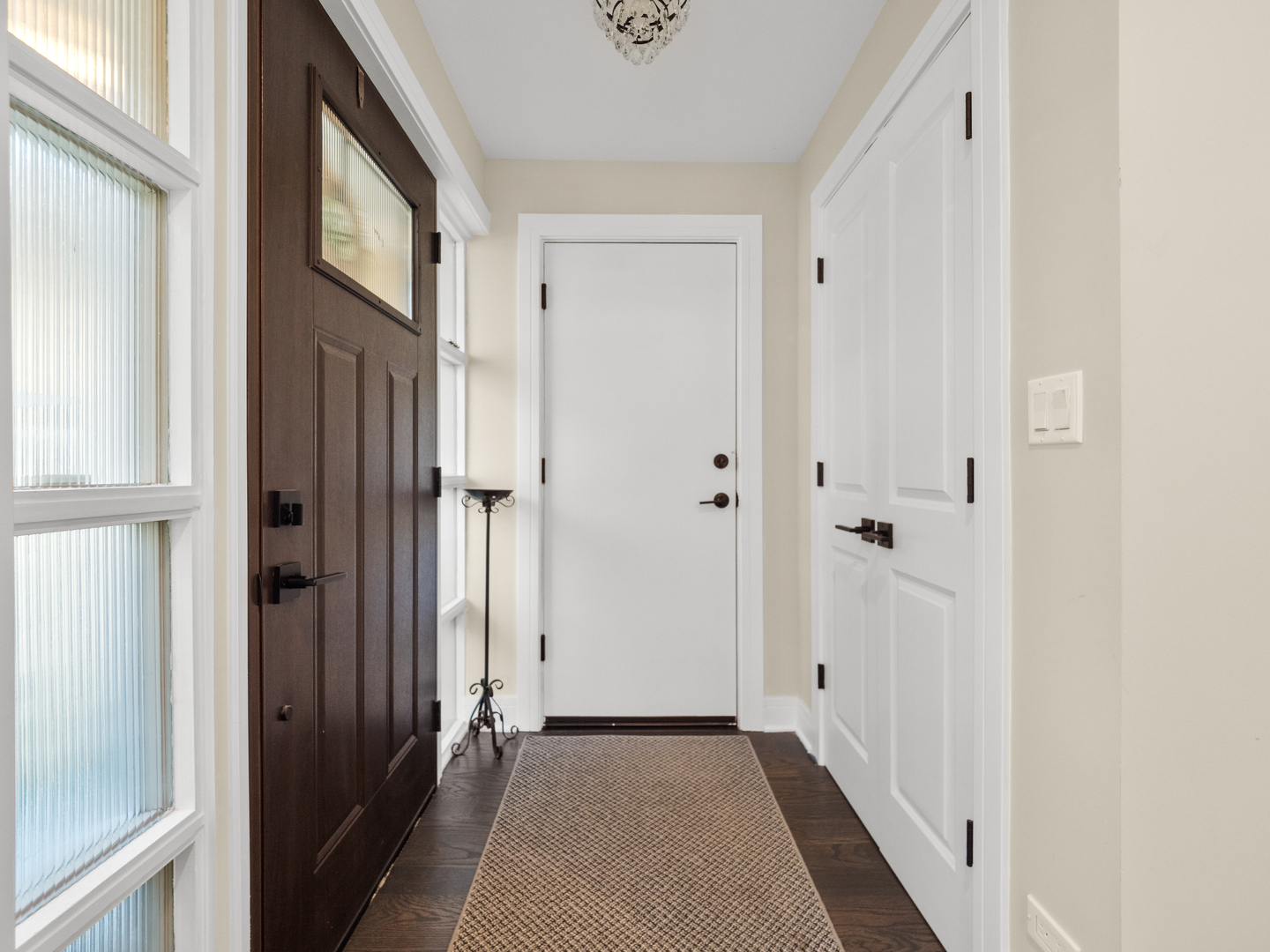 1221 Castle Drive Park Ridge, IL 60068 - Photo 4 of 41 Gallery Image 4