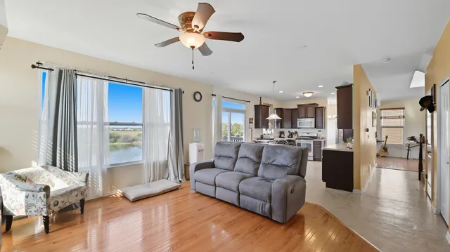 $464,000 | 1607 Seward Road, Joliet, IL 60431