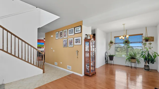 $464,000 | 1607 Seward Road, Joliet, IL 60431