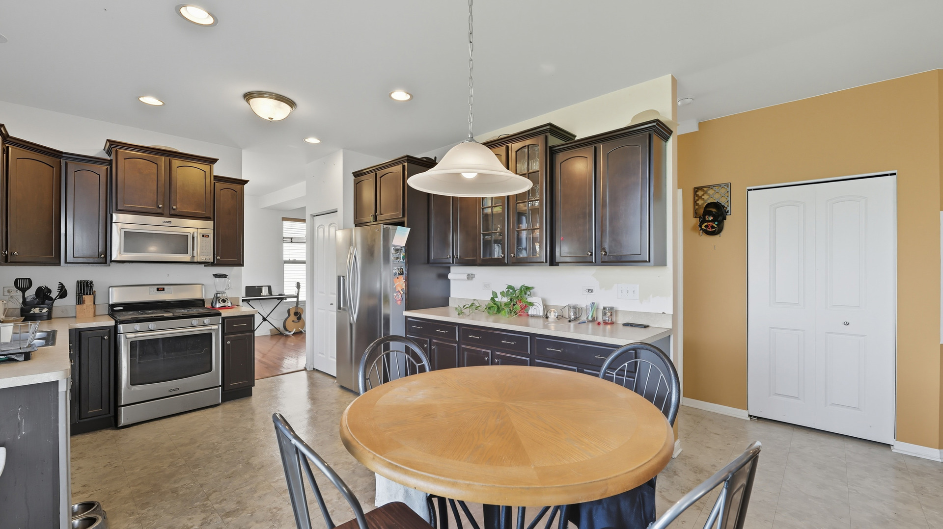 1607 Seward Road Joliet, IL 60431 - Photo 9 of 30