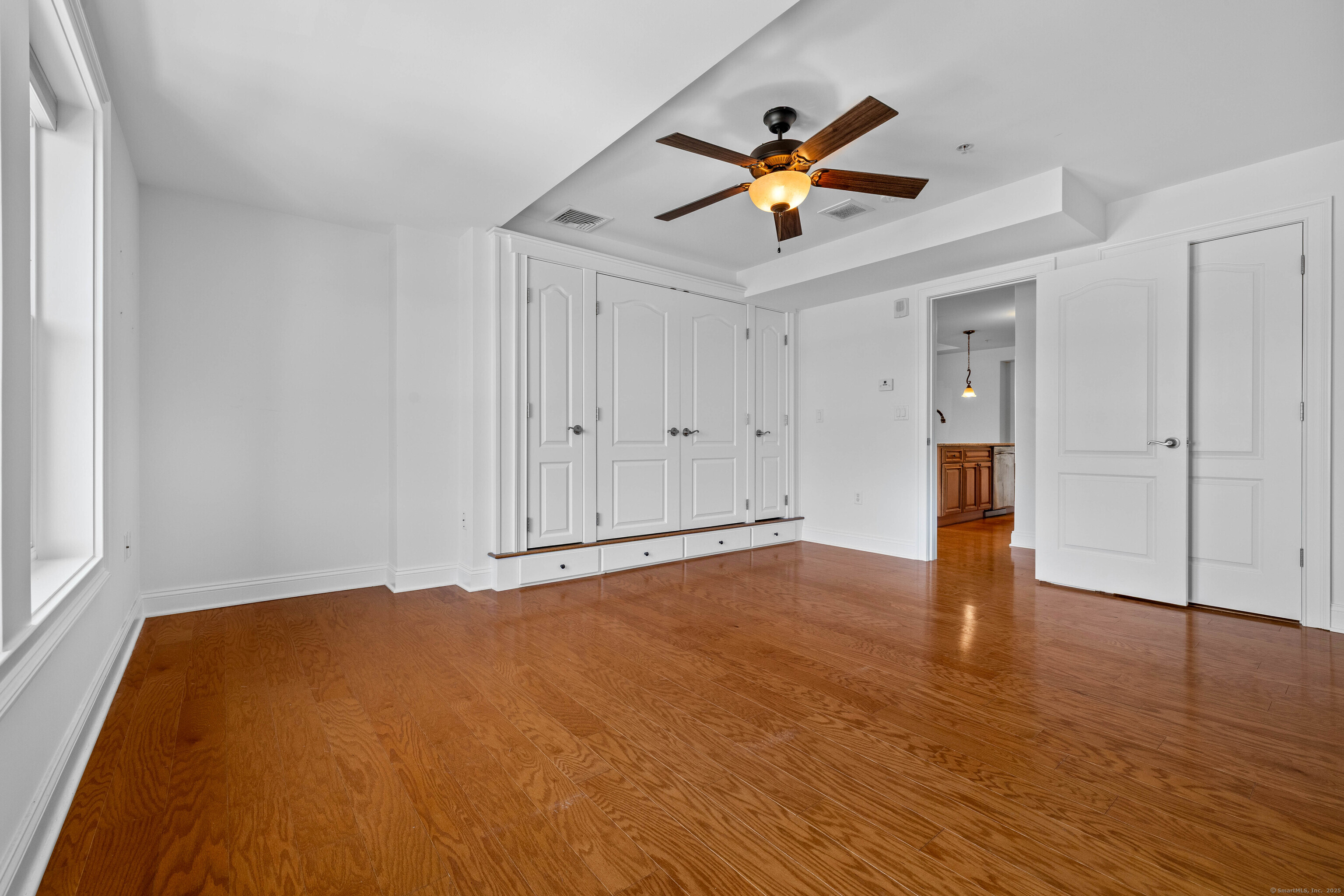 461 Bank Street, Unit 802 New London, CT 06320 - Photo 24 of 35 a view of an empty room