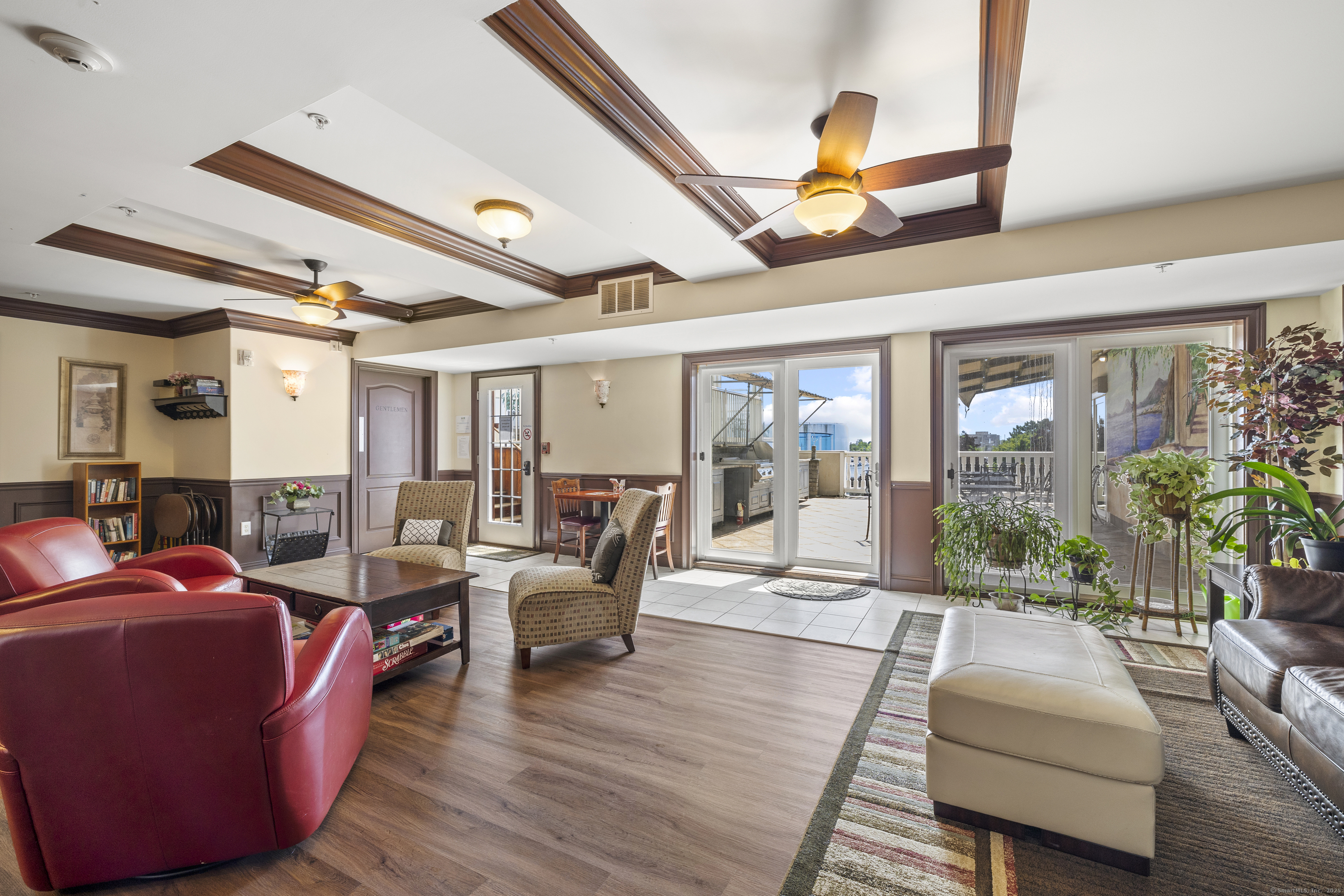 461 Bank Street, Unit 802 New London, CT 06320 - Photo 28 of 35 a living room with furniture and a large window