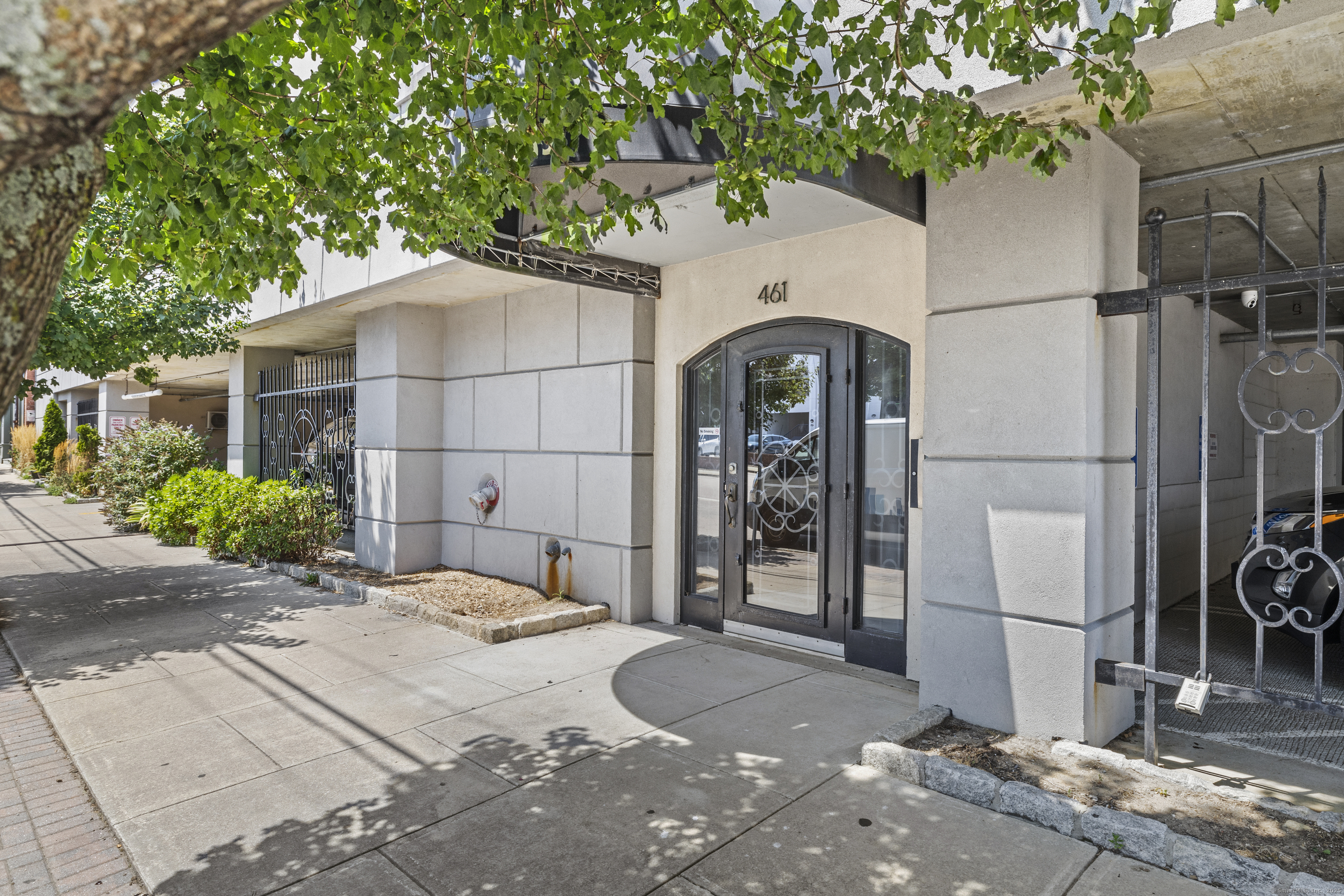 461 Bank Street, Unit 802 New London, CT 06320 - Photo 3 of 35 a house view with a outdoor space