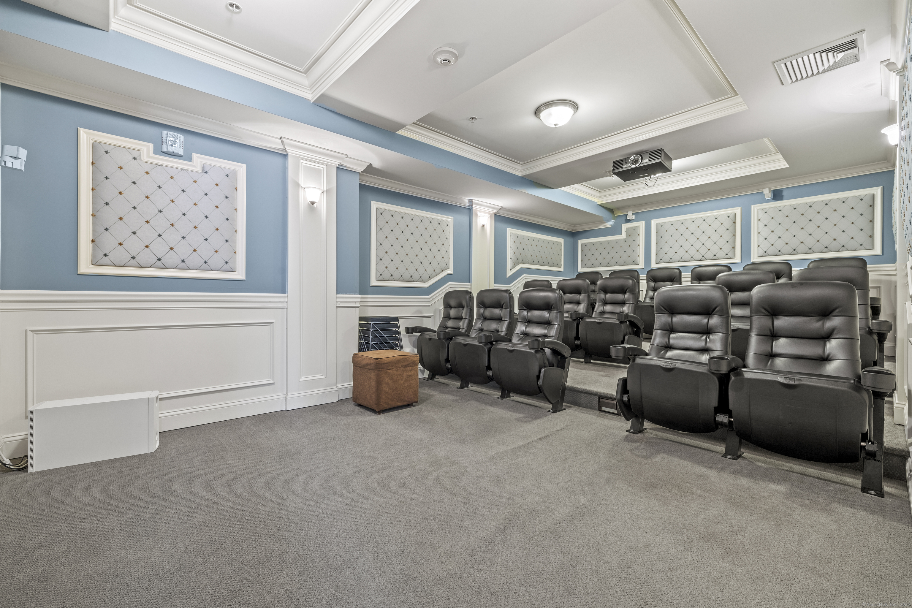 461 Bank Street, Unit 802 New London, CT 06320 - Photo 32 of 35 a living room with furniture