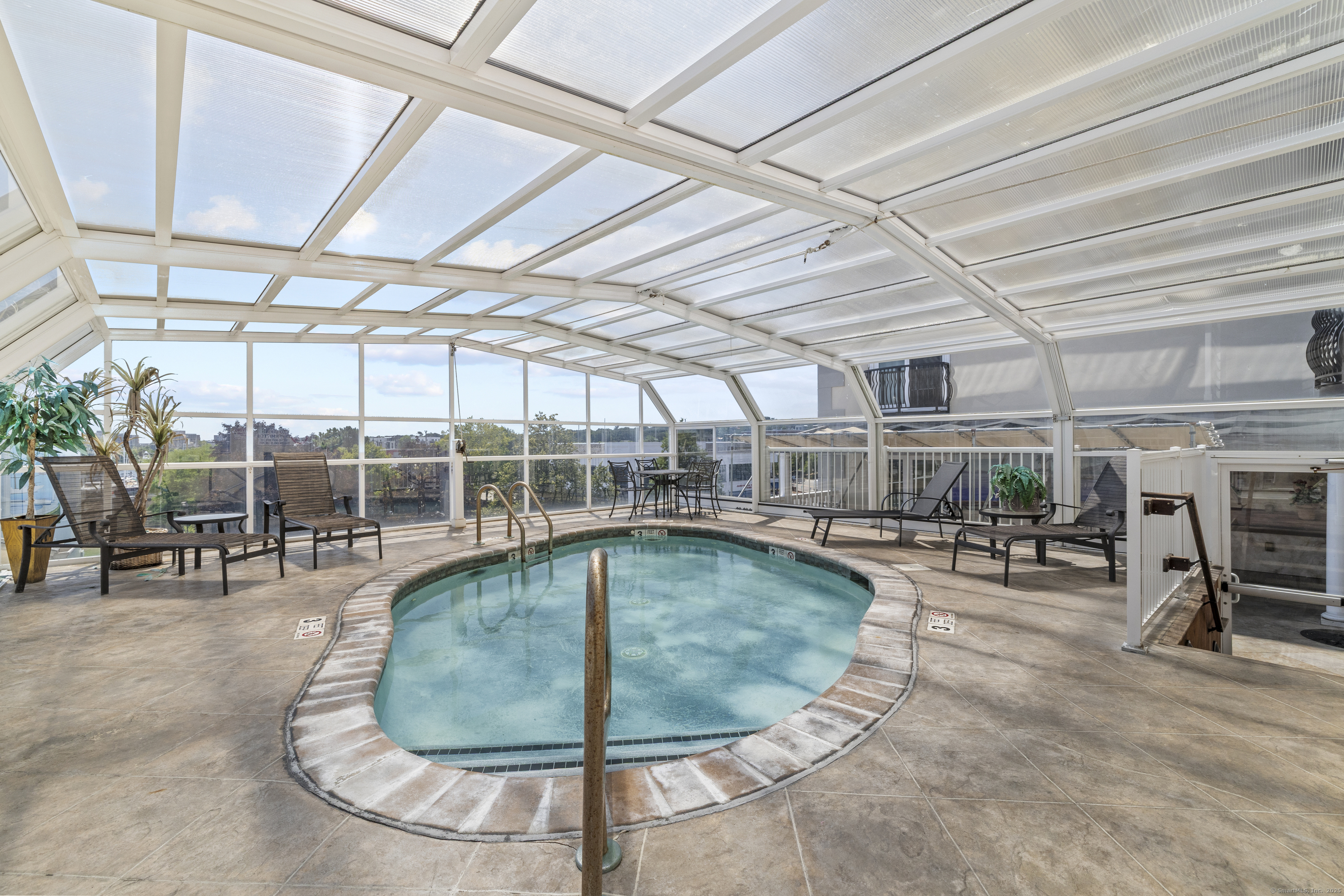 461 Bank Street, Unit 802 New London, CT 06320 - Photo 33 of 35 a view of a swimming pool