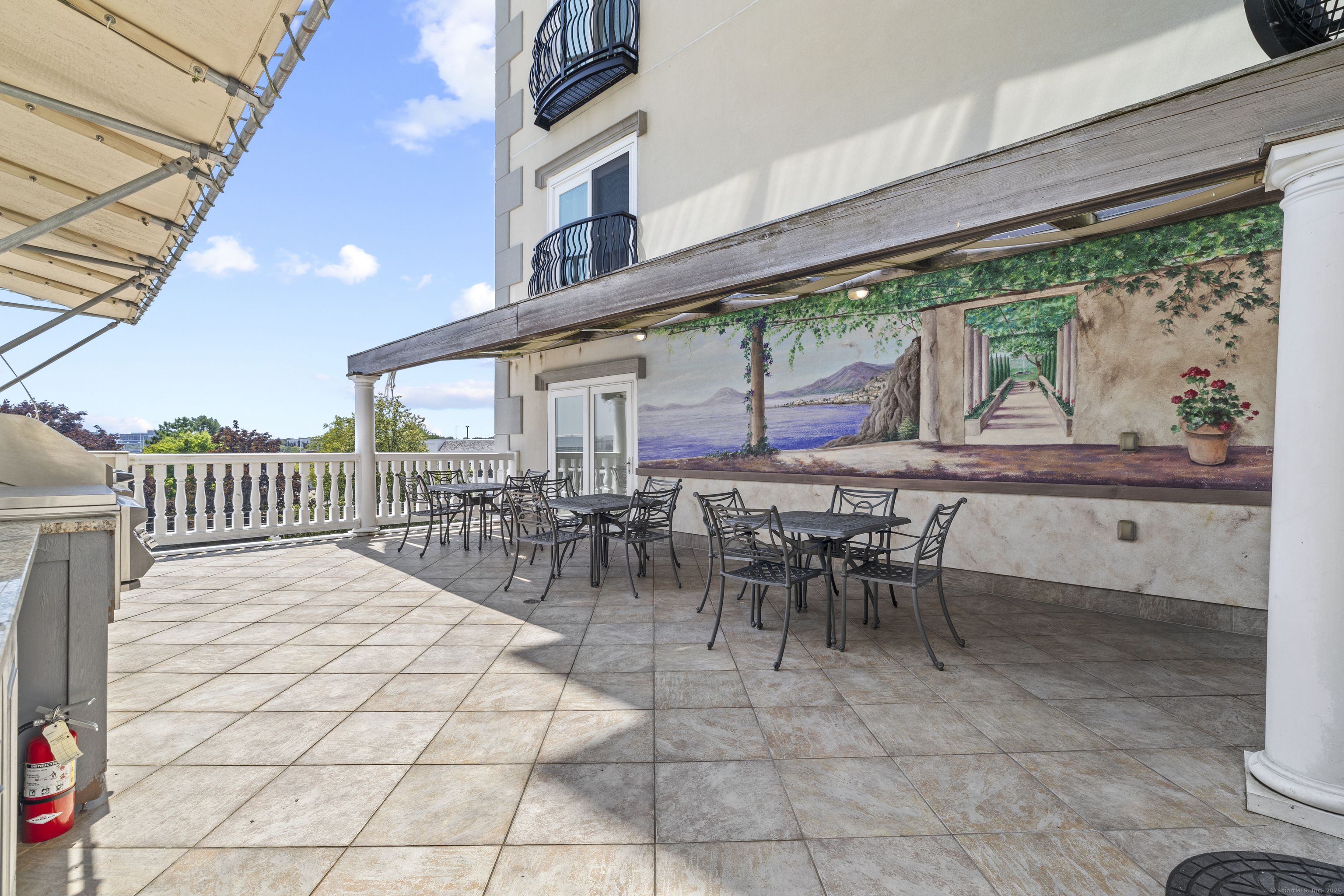 461 Bank Street, Unit 802 New London, CT 06320 - Photo 34 of 35 a view of a dinning table and chairs in patio