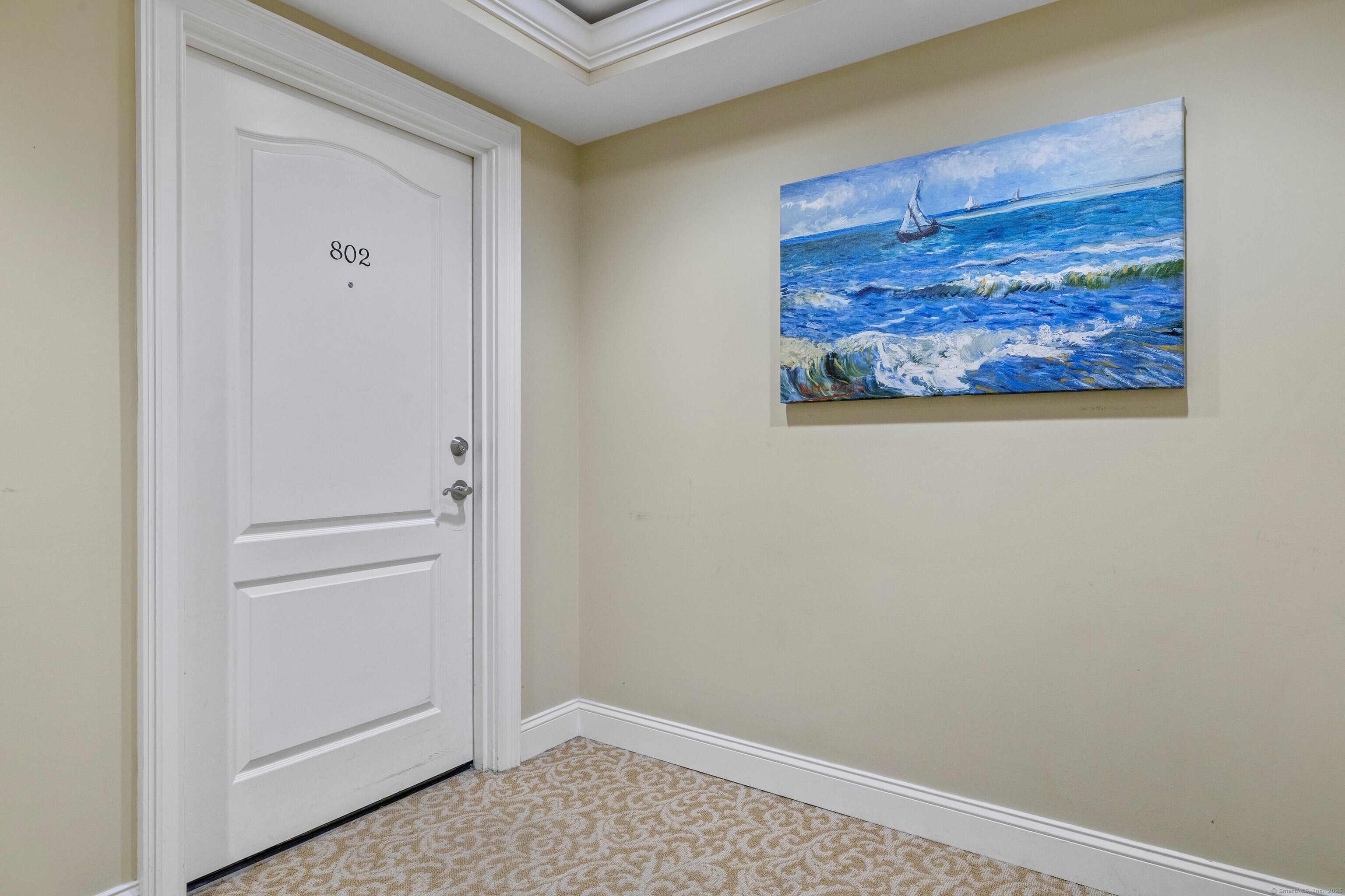 461 Bank Street, Unit 802 New London, CT 06320 - Photo 4 of 35 a view of a hallway